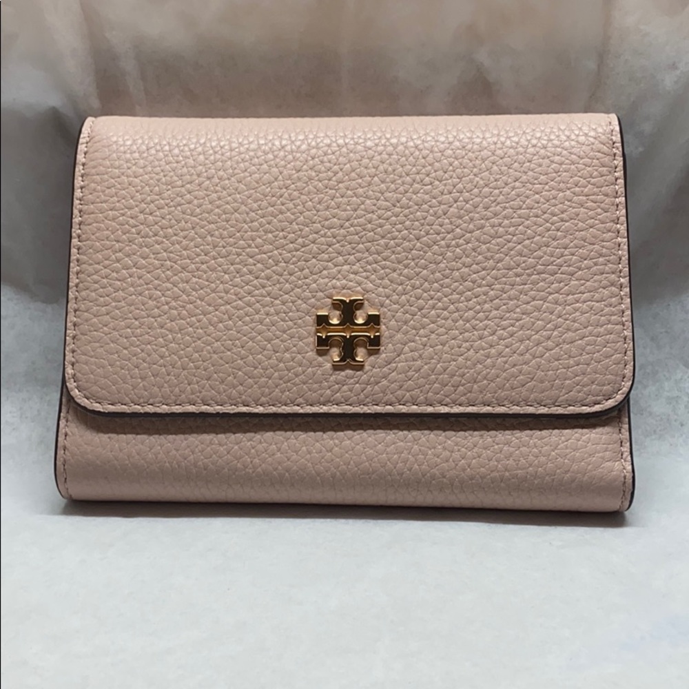 Tory Burch Carter Medium Flap Wallet pink
